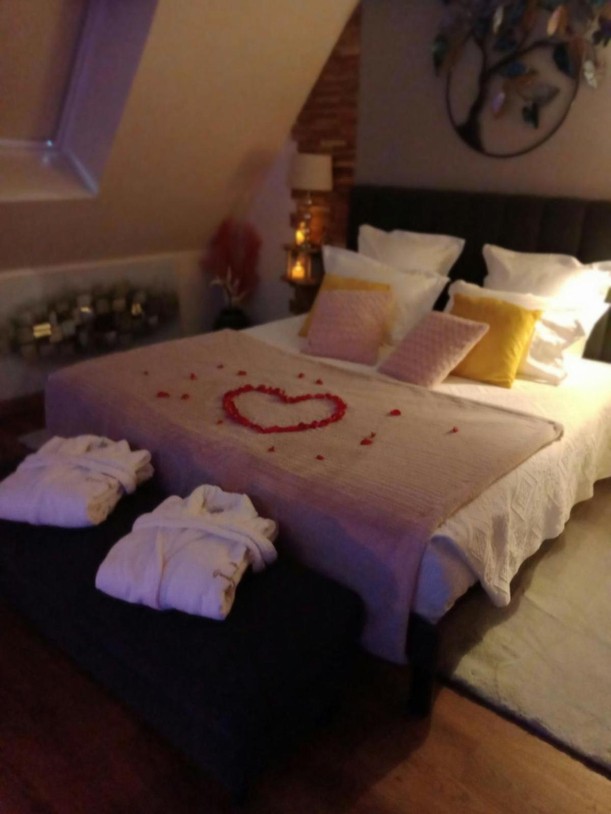 Hôtel Manoir Du Grand Chene à La Vraie-Croix Extérieur photo