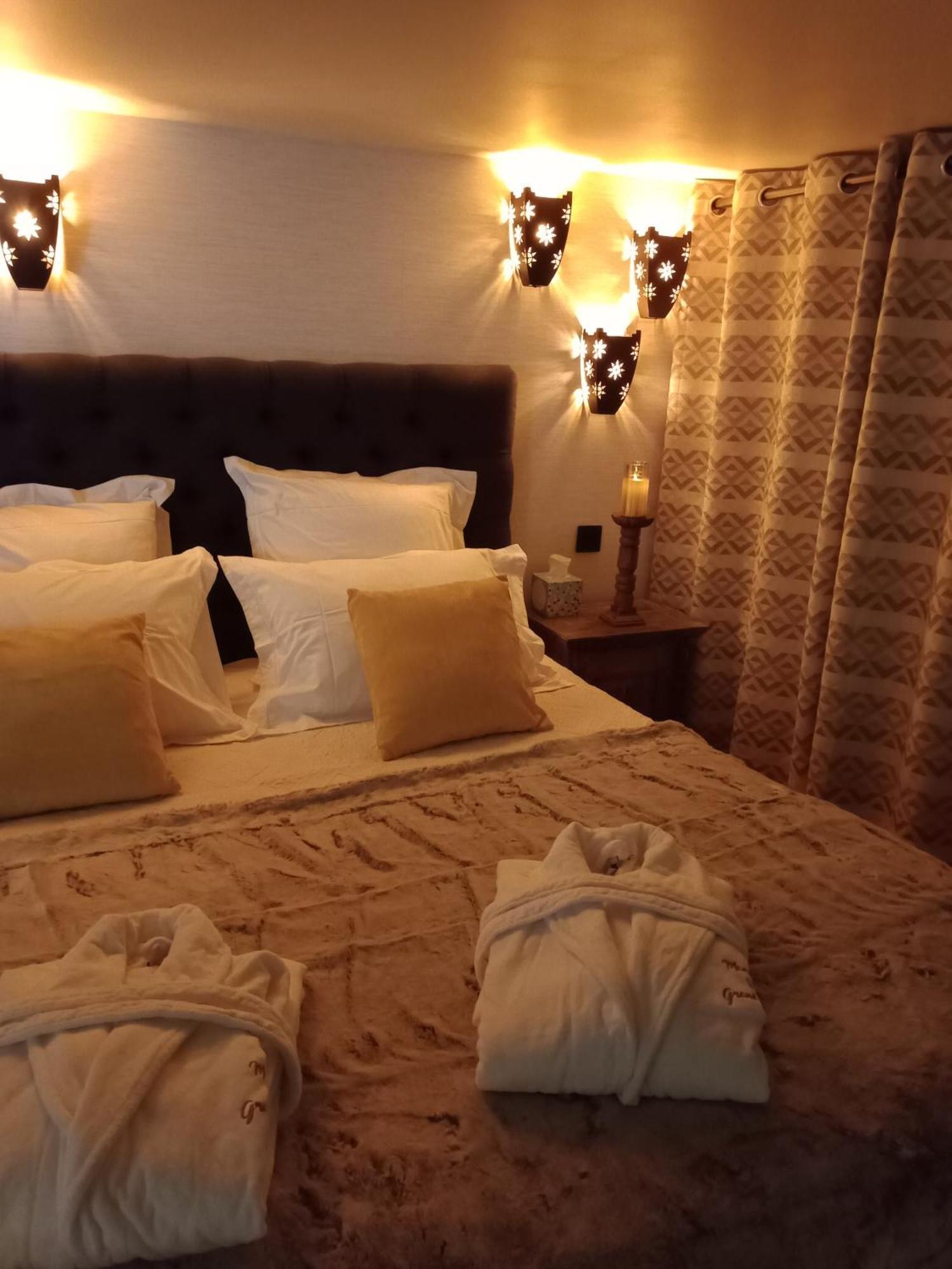 Hôtel Manoir Du Grand Chene à La Vraie-Croix Chambre photo