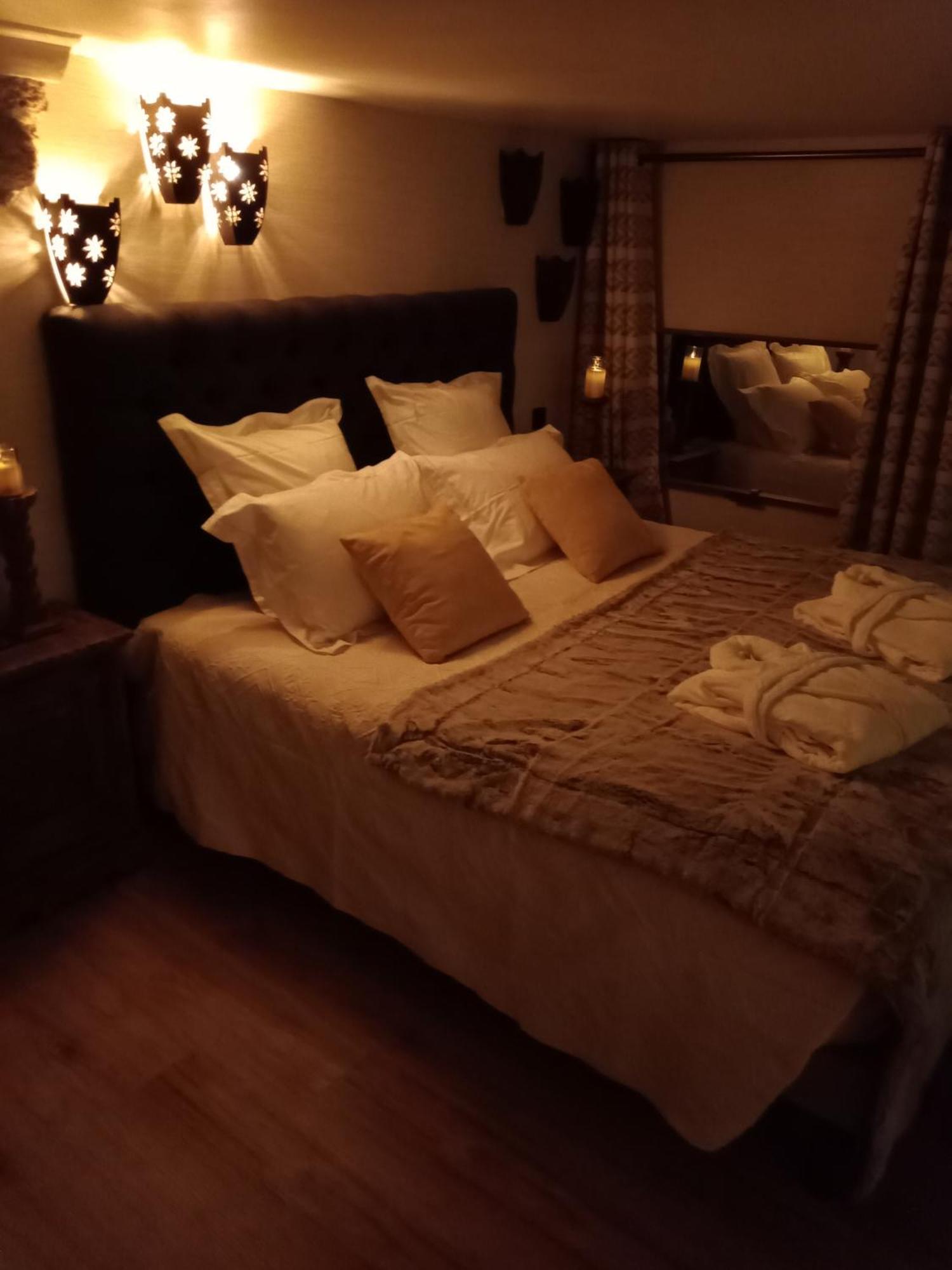 Hôtel Manoir Du Grand Chene à La Vraie-Croix Chambre photo